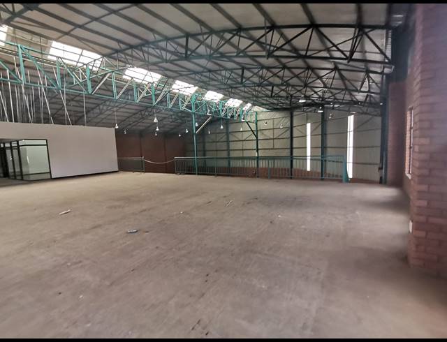 2,250M² WAREHOUSE FOR SALE IN POMONA